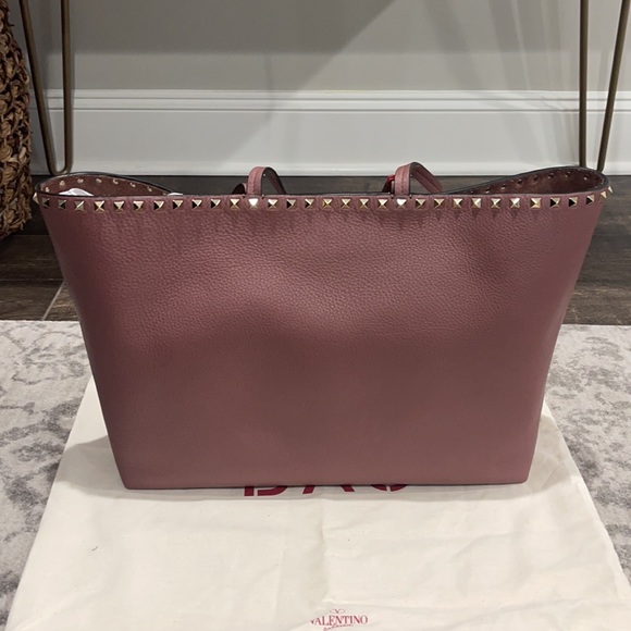 VALENTINO GARAVANI
Rockstud Large leather tote NWT - Picture 7 of 10